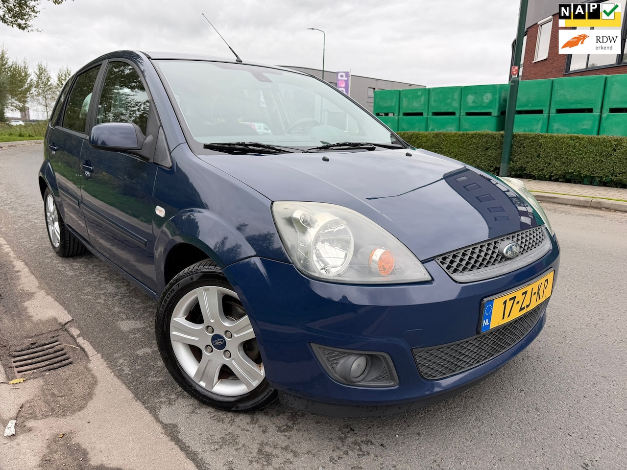 Ford Fiesta - 1.6-16V AUTOMAAT BJ 2008/AIRCO/15 INCH/5 DEURS /ZEER NETJES !!! - AutoWereld.nl