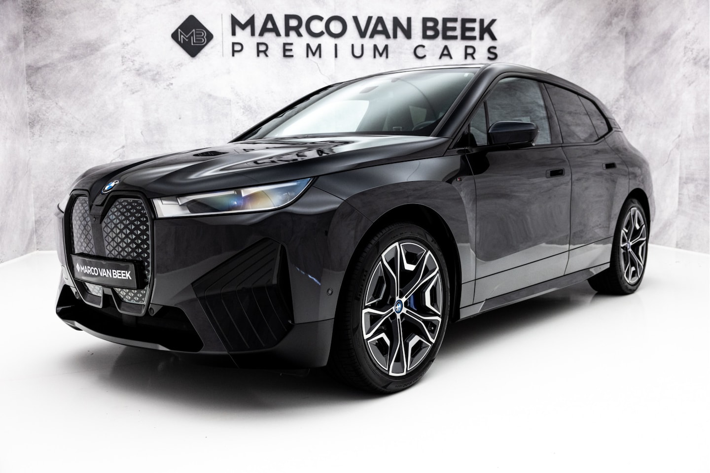 BMW iX - xDrive40 High Executive 77 kWh | Sportpakket | Pano Sky Lounge | Harman-Kardon - AutoWereld.nl