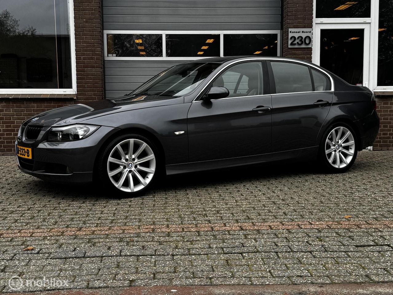 BMW 3-serie - 325i Executive LEDER/NAVI/AIRCO/CRUISE - AutoWereld.nl