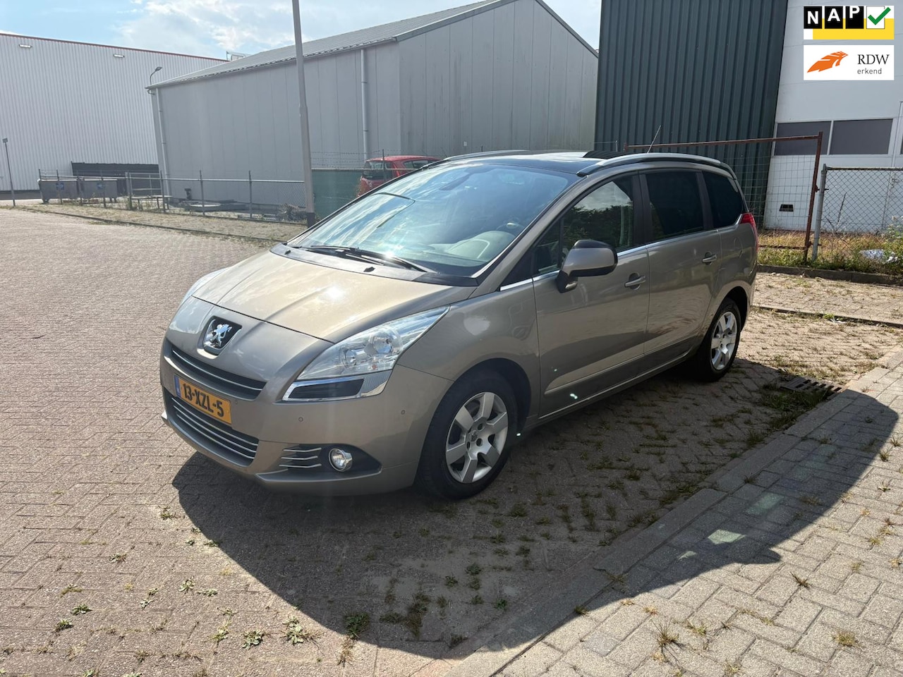 Peugeot 5008 - 1.6 THP Style 5p. Pano Pdc Voor En Achter Navi Mist Lampen Voor Cruise Nette Auto - AutoWereld.nl