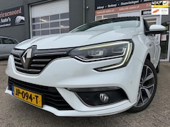 Renault Mégane - 1.2 TCe Bose van 2de Eigenaar met parkeersensoren / camera en navigatie en bluetooth telef