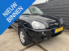 Hyundai Tucson - 2.0i Active 2 JAAR APK/AIRCO/LEER/TREKHAAK/NETTE AUTO