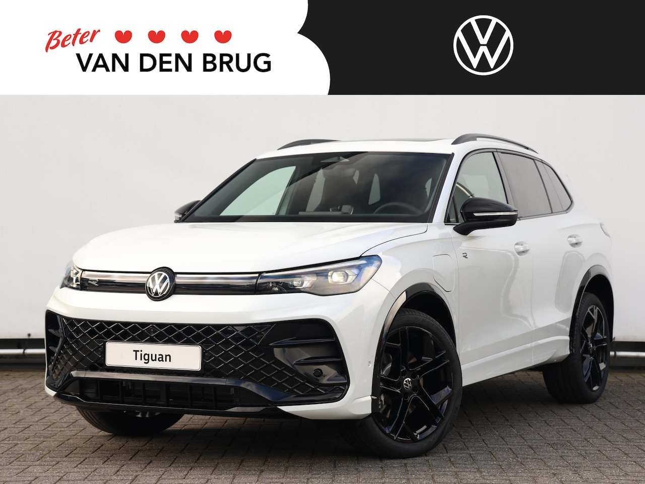 Volkswagen Tiguan - R-Line-Edition 1.5 eHybrid 204 pk | Black style | 360 camera | LED Matrix | Trekhaak | - AutoWereld.nl