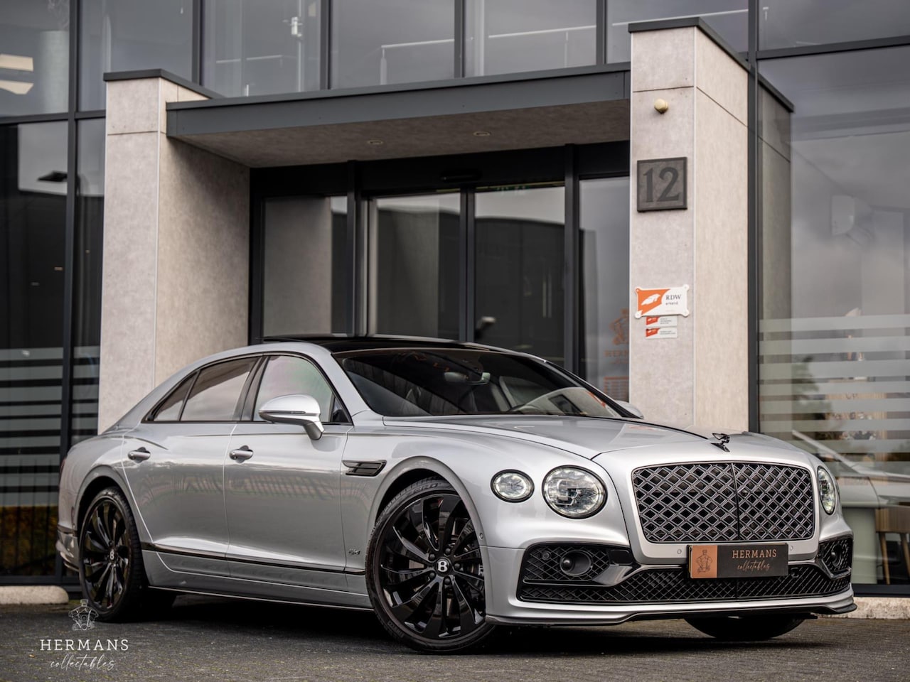 Bentley Flying Spur - 2.9 V6 Hybrid / 1st Owner / Rotating / Massage / NAIM / Carbon - AutoWereld.nl
