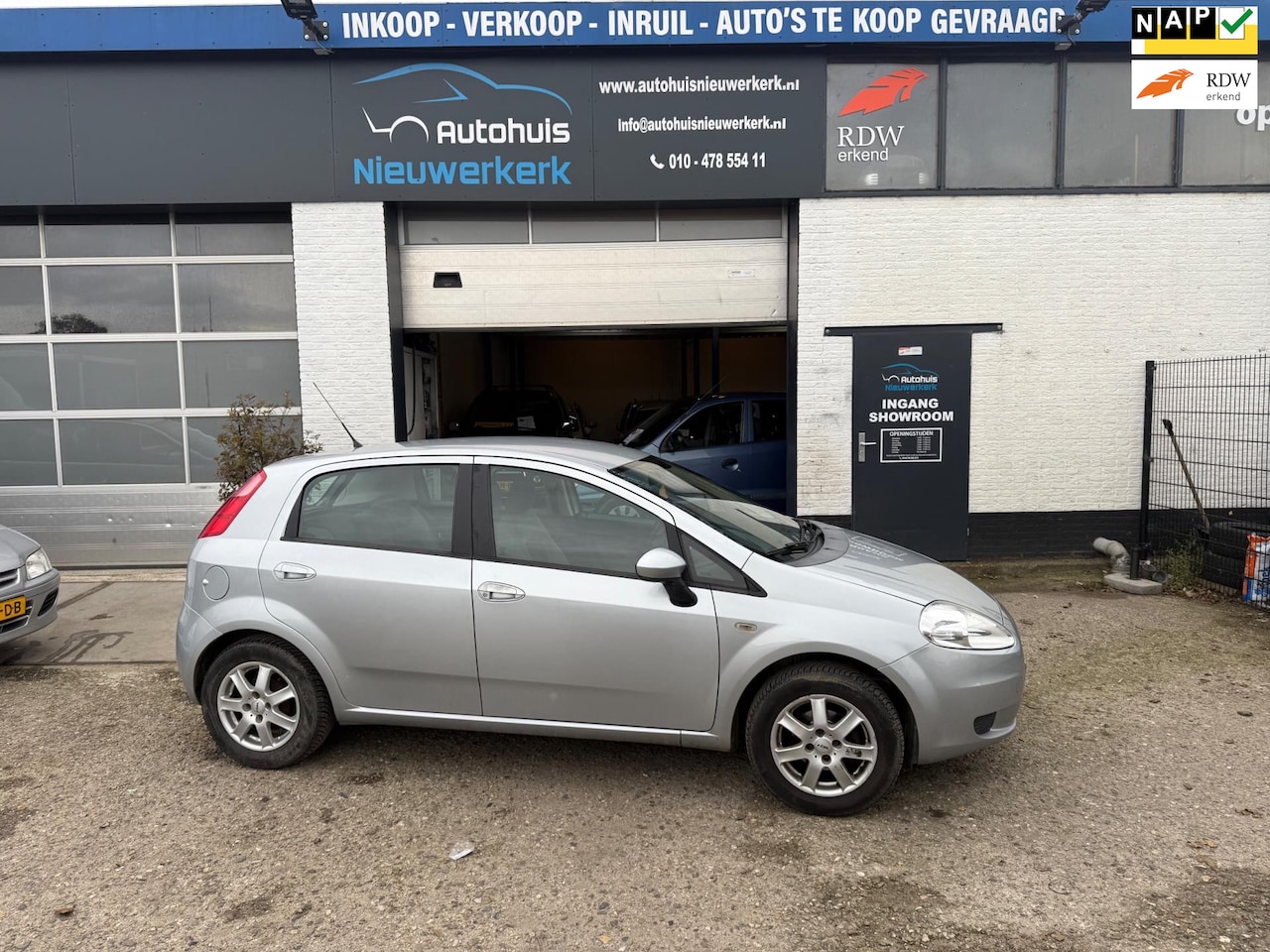 Fiat Grande Punto - 1.4 Dynamic- Automaat- met Geriviseerde bak, Airco, NAP en een ruime APK!!! - AutoWereld.nl