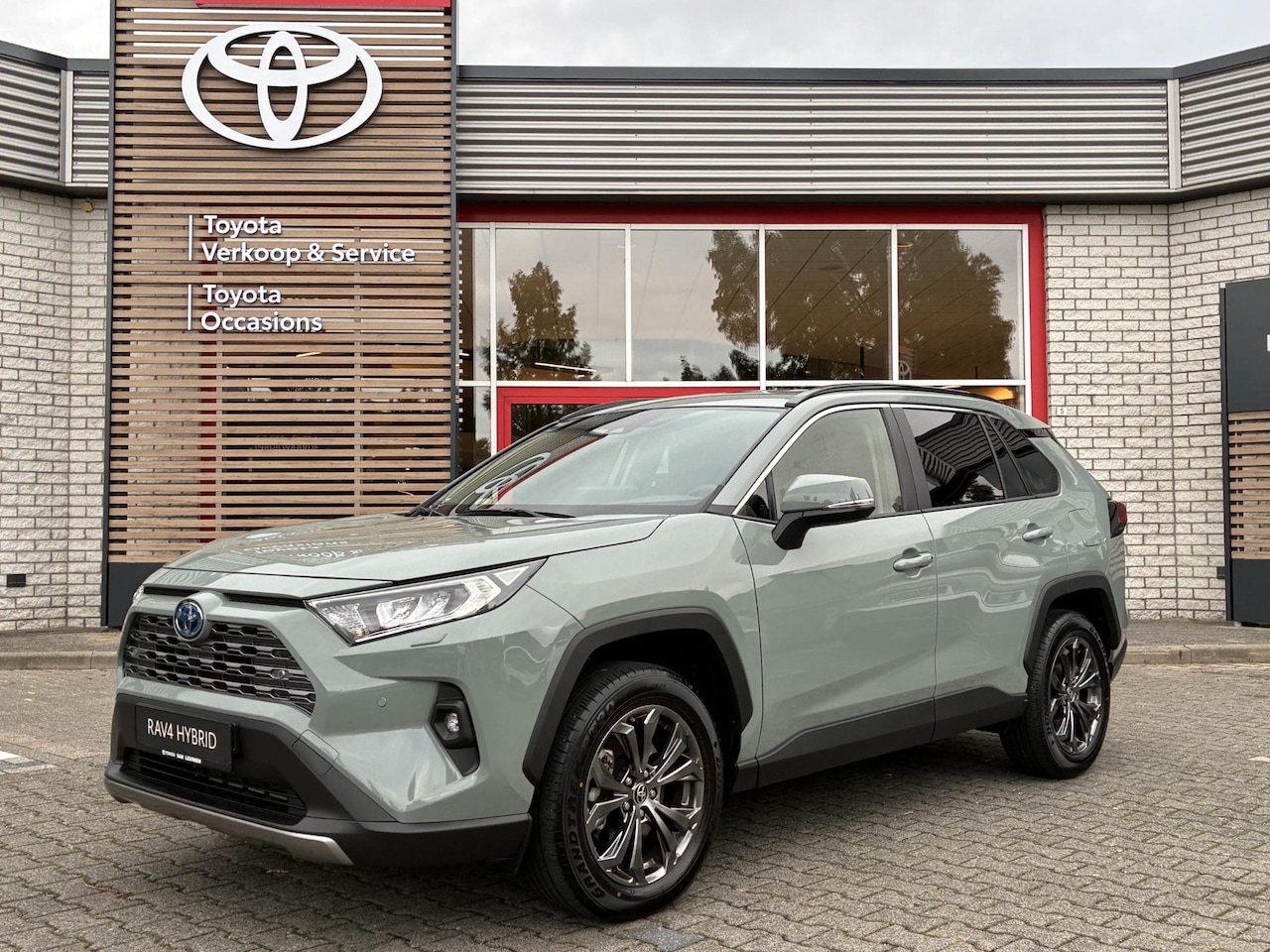 Toyota RAV4 - 2.5 HYBRID STYLE PARKSENSOREN V+A STOEL/STUURVERW LEDER EL-KLEP NAVI APPLE/ANDROID KEYLESS - AutoWereld.nl