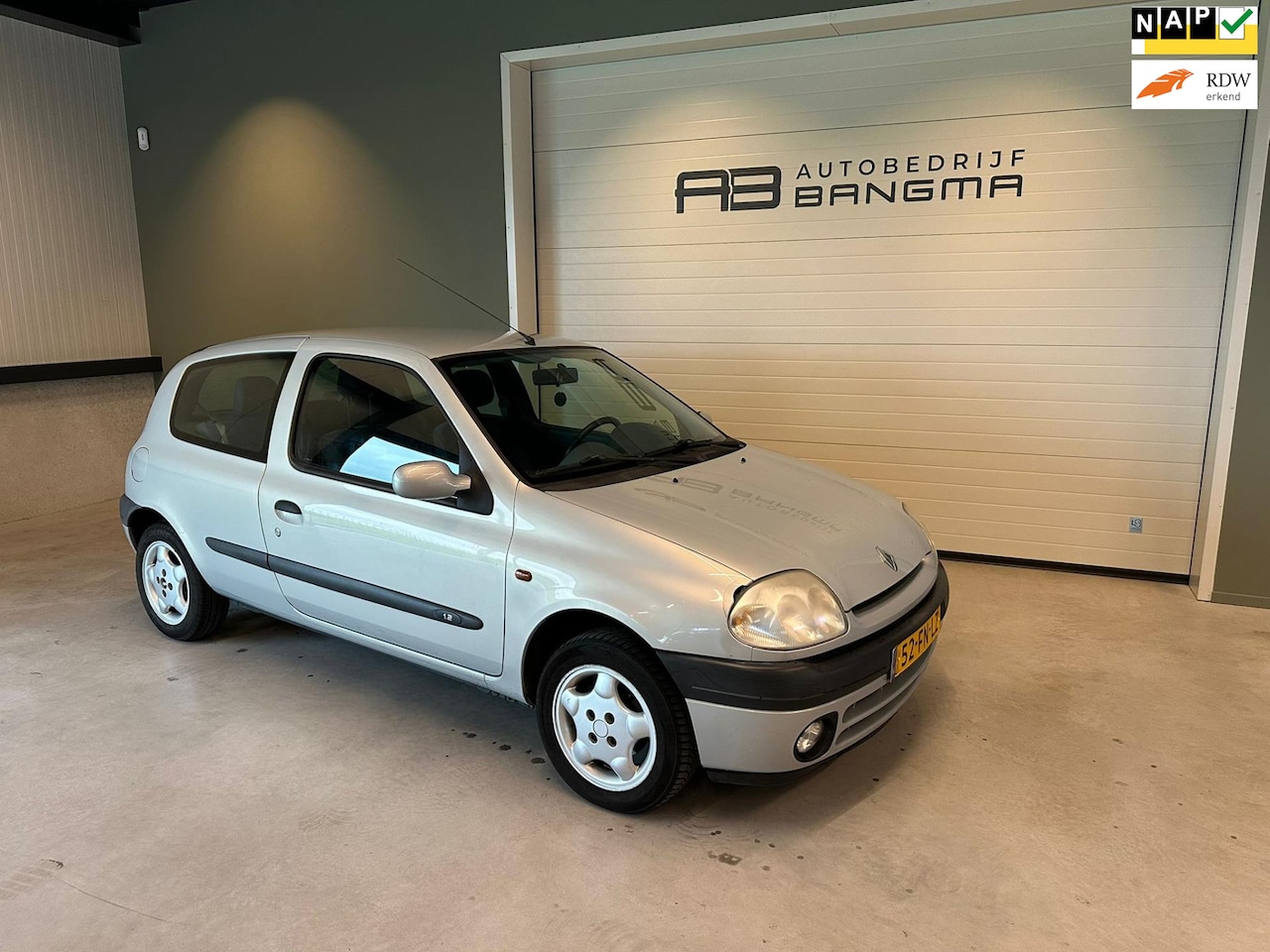 Renault Clio - 1.2i RN-uitv/STUURBEKRACHTIGING/LICHTMETALEN VELGEN/TREKHAAK/ELEKTRISCHE RAMEN/ZEER ZUINIG - AutoWereld.nl