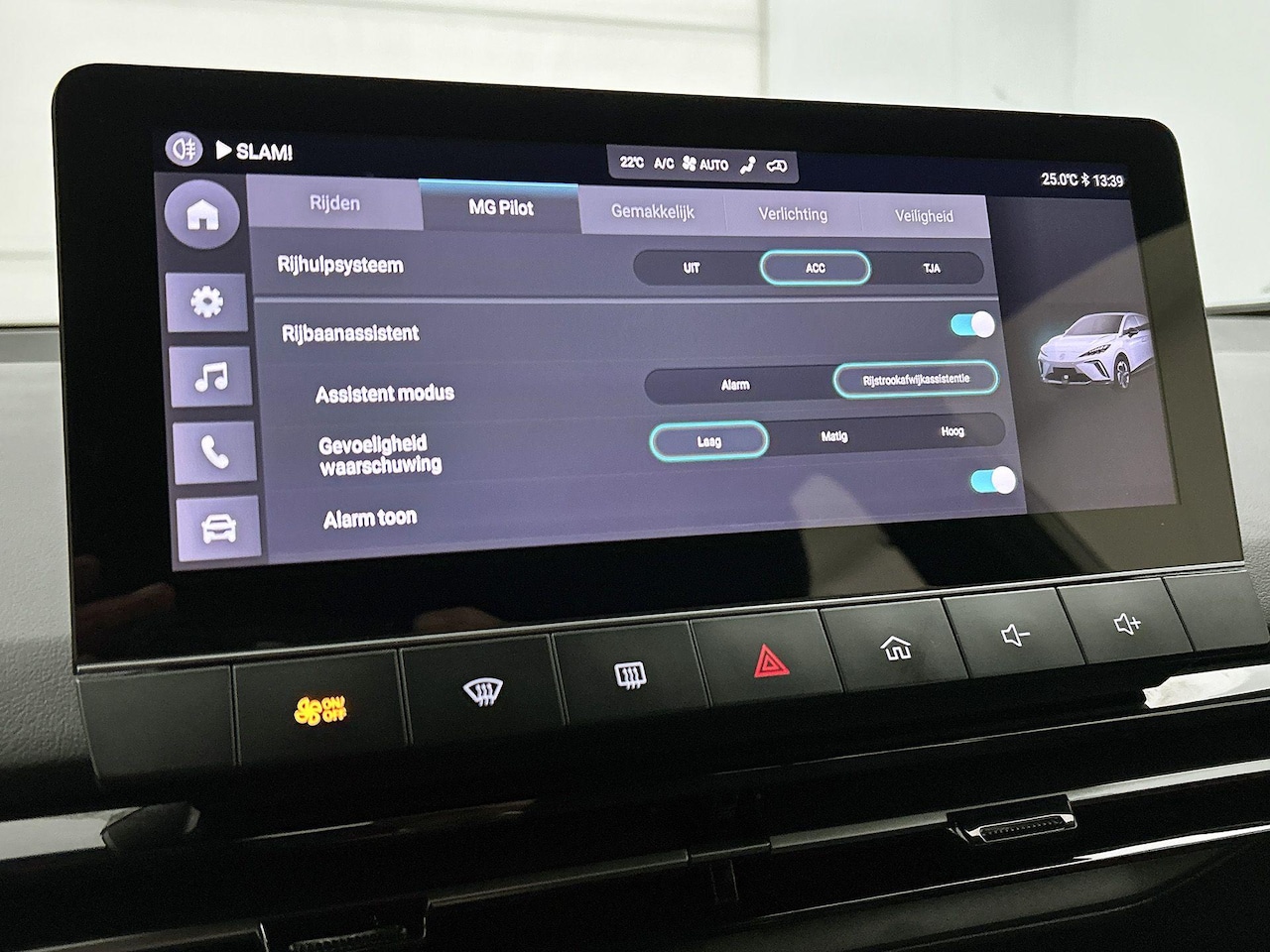 MG MG4 Electric - Standard 51 kWh | WLTP 350km | 18"LMV | Apple CarPlay | Led Koplampen | Adaptive Cruise Co - AutoWereld.nl