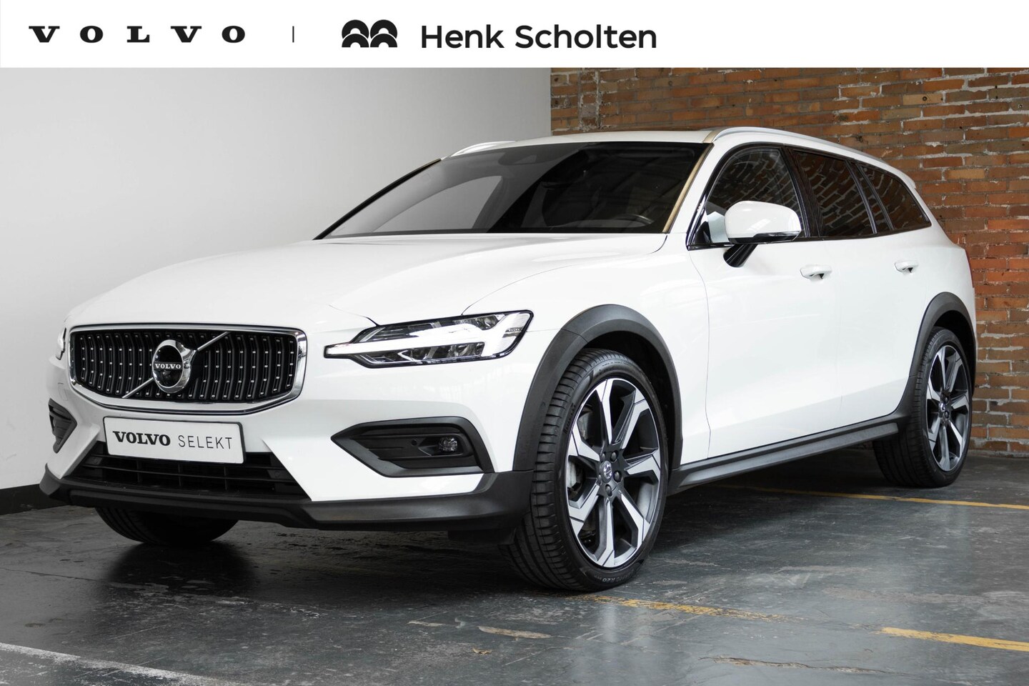 Volvo V60 Cross Country - B5 AWD Pro | Adaptive Cruise Control | BLIS | Head-Up display | 360° Parkeercamera | Elect - AutoWereld.nl