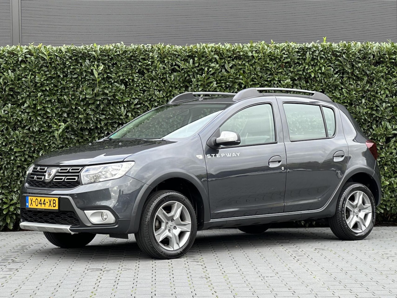 Dacia Sandero Stepway - 0.9 TCe TECH ROAD, NAVI, AIRCO, ELEKTRISCHE RAMEN, TREKHAAK, LICHTMETAAL 16" - AutoWereld.nl