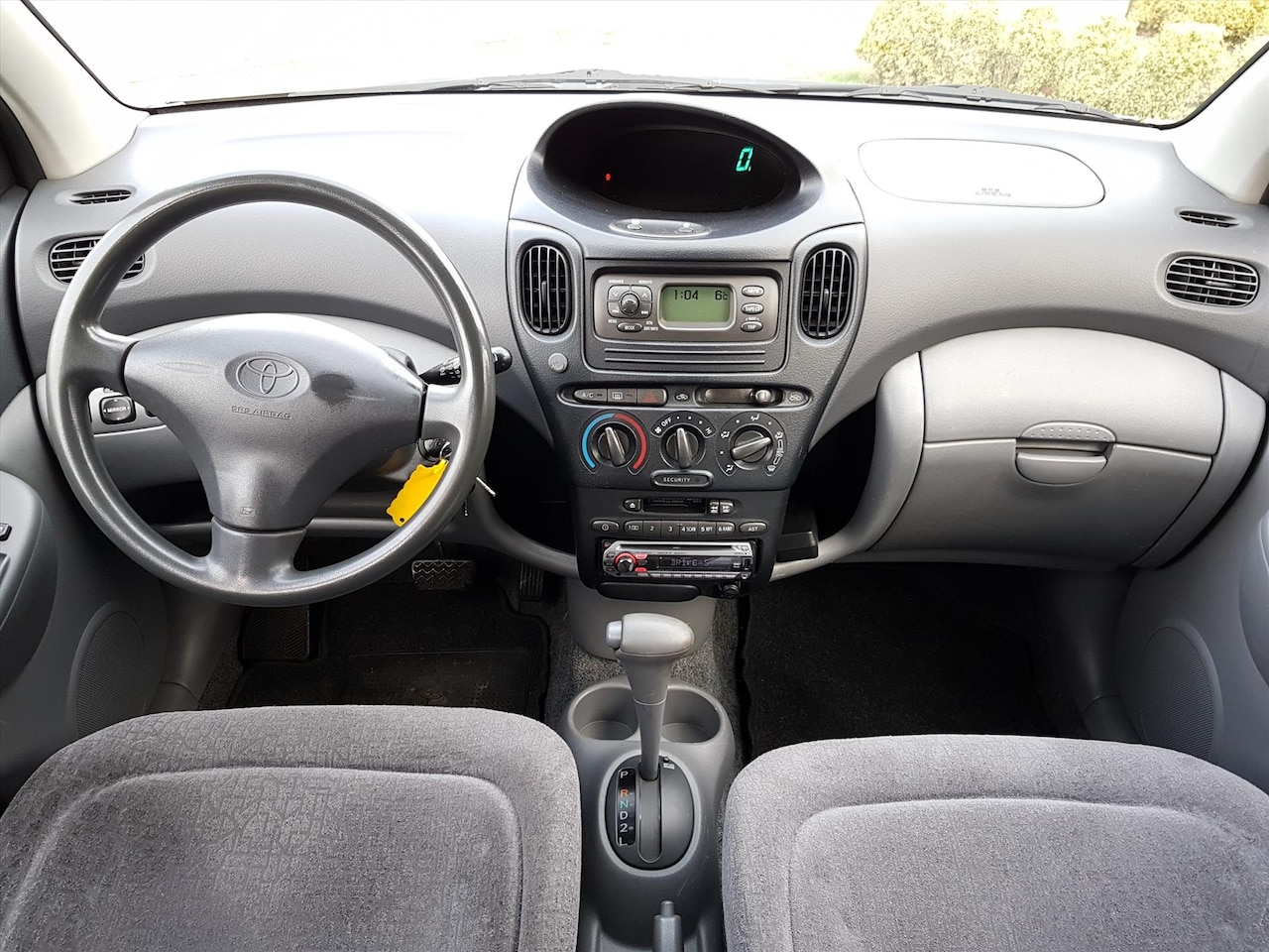 Toyota Yaris Verso - 1.3 VVT-i Automaat Sol | Airconditioning, Trekhaak, Radio/CD-Speler, Elektrische ramen - AutoWereld.nl
