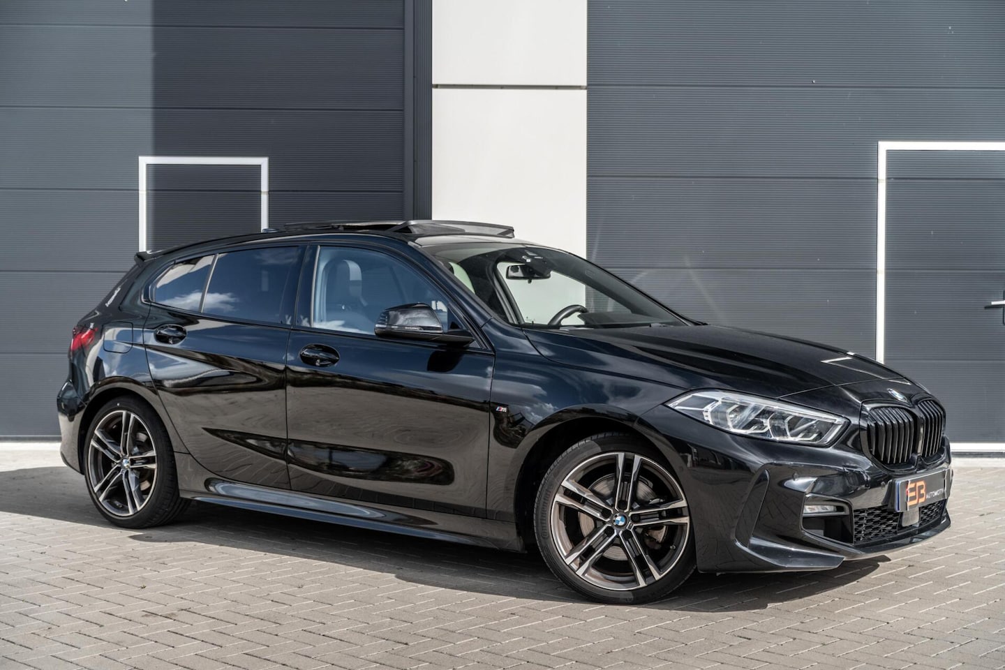 BMW 1-serie - 118i M-Sport Sfeer|Cam|Adaptief|Pano|BOMVOL! - AutoWereld.nl