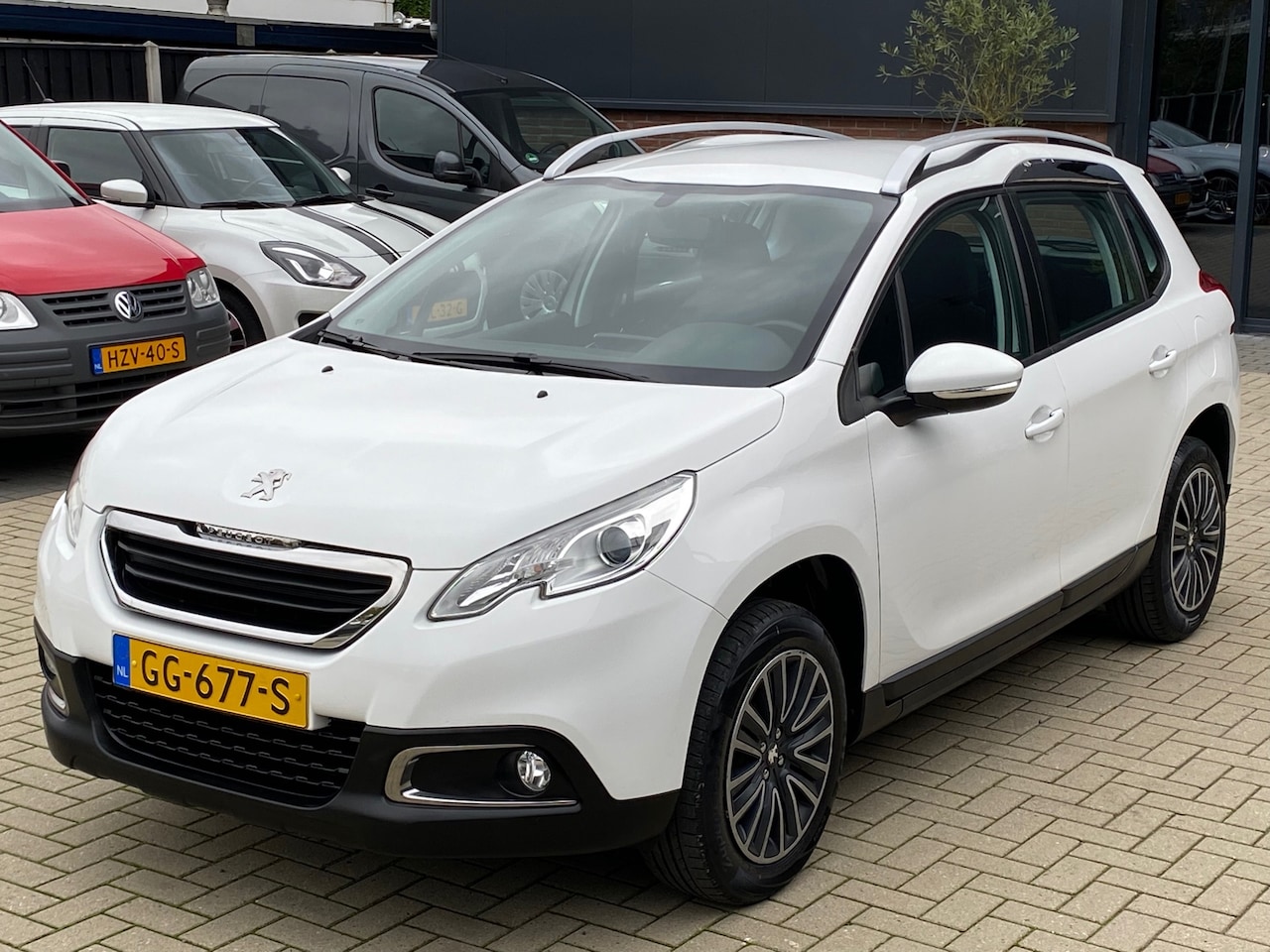 Peugeot 2008 - 1.2 PureTech Active NIEUWSTAAT NAVI CLIMA CAMERA XENON - AutoWereld.nl