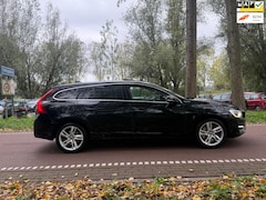 Volvo V60 - 2.4 D6 AWD Plug-In Hybrid Summum XENONMEMORYNAVITREKHAAKBOMVOL