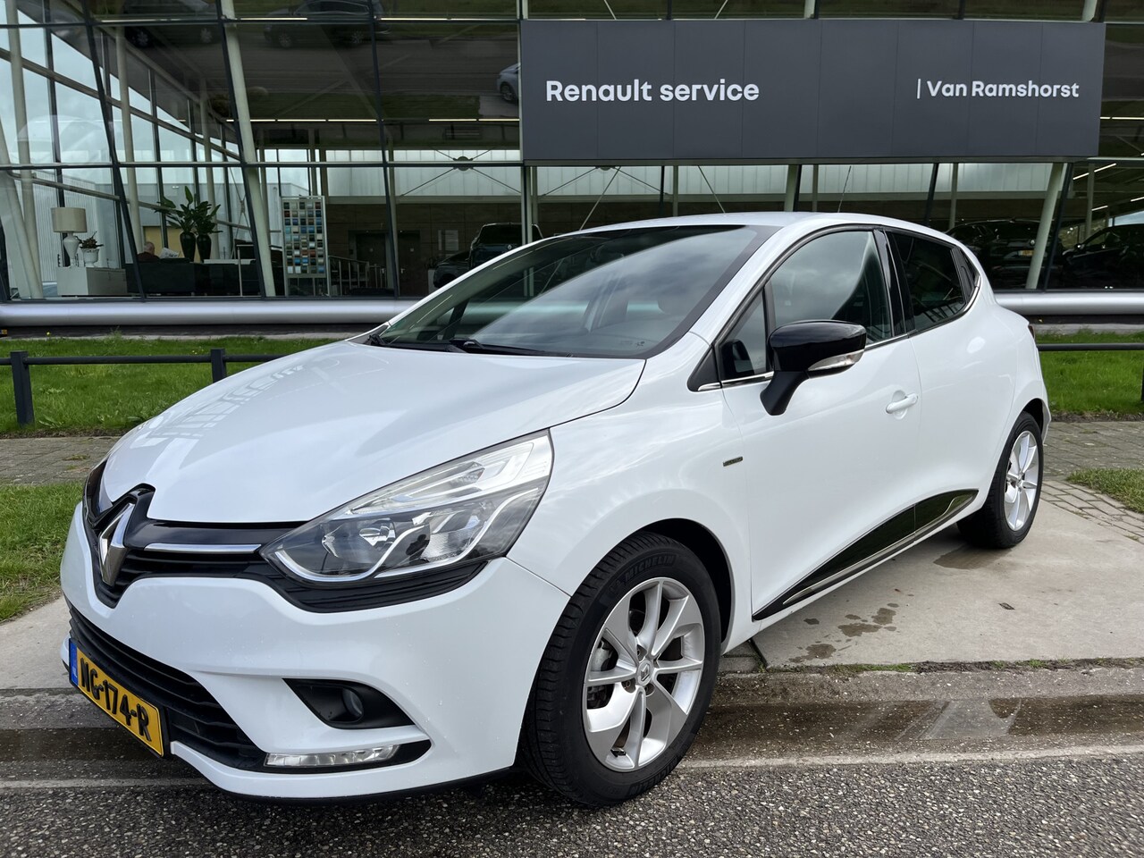 Renault Clio - 0.9 TCe Limited / Airco / Navi / Parkeersensoren. Achter / Bluetooth / Cruise / 16'' LMV / - AutoWereld.nl