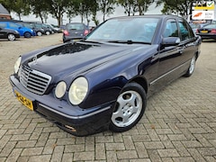 Mercedes-Benz E-klasse - 240 Avantgarde Select 2001. Automaat/Airco/Cruise/Trekhaak etc.. APK 03-2026