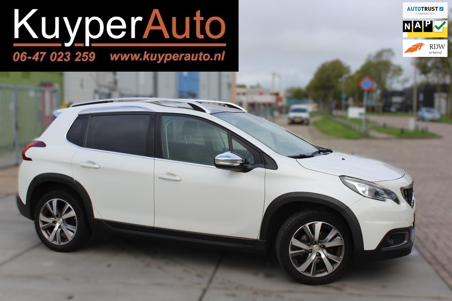 Peugeot 2008 - 1.2 PureTech Allure MULTIMEDIA AFNEEMBARE TREKHAAK CAMERA PANO - AutoWereld.nl