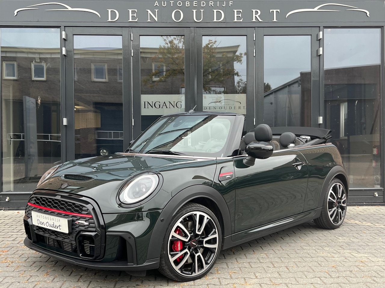 MINI Cabrio - Mini 2.0 John Cooper Works JCW AUT. HARMAN / CARPLAY / VOL - AutoWereld.nl