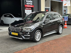 BMW X1 - SDrive20i Automaat Leer Navi Clima Pano