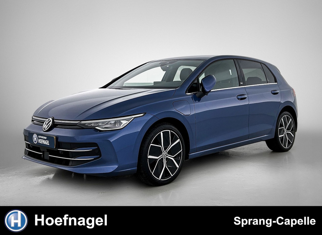 Volkswagen Golf - 1.5 eHybrid 50 Edition | Camera | CarPlay | Adaptive Cruise | Electrische Stoelen - AutoWereld.nl