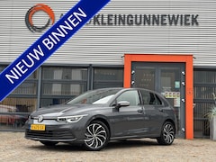 Volkswagen Golf - 1.0 eTSI Life Business / Egonomische stoelen met massage functie / Draadloos Applecarplay/