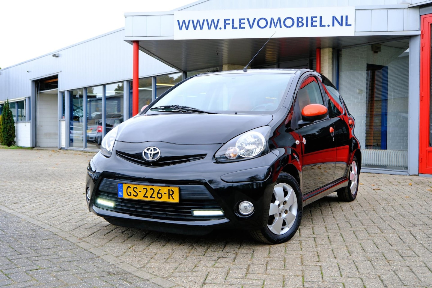 Toyota Aygo - 1.0 VVT-i Dynamic Orange 5-drs Airco|LED dagrij|LMV - AutoWereld.nl