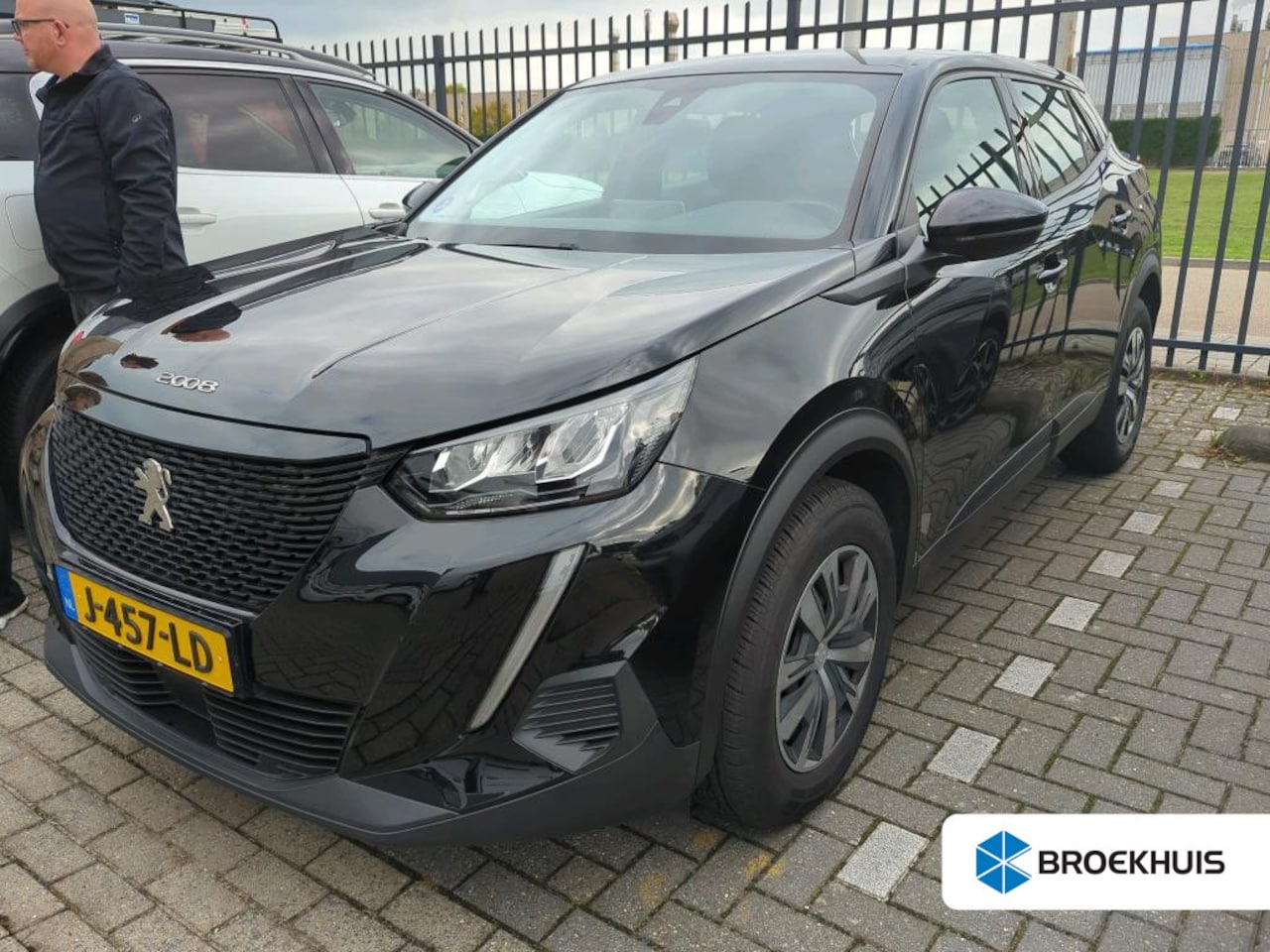 Peugeot 2008 - 1.2 PureTech Active | Navigatie | Apple carplay | Parkeersensoren | Cruise control | 43.00 - AutoWereld.nl
