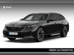BMW i5 Touring - edrive 40 GLAZEN PANORAMADAK | INNOVATION PACK | TRAVEL PACK