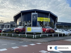Peugeot 3008 - 1.2 PureTech Allure 130 Aut. | Navi | Camera | Afn. Trekhaak | Panoramadak | LMV 19"| Keyl