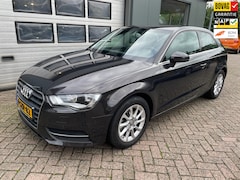 Audi A3 - 1.4 TFSI Attraction Pro Line, aangepast voor een bestuurder met dwarslaesie