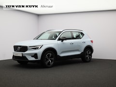 Volvo XC40 - 2.0 B4 Plus Dark Automaat / Trekhaak / Harman Kardon / All-Season Banden / Voorraam verwar