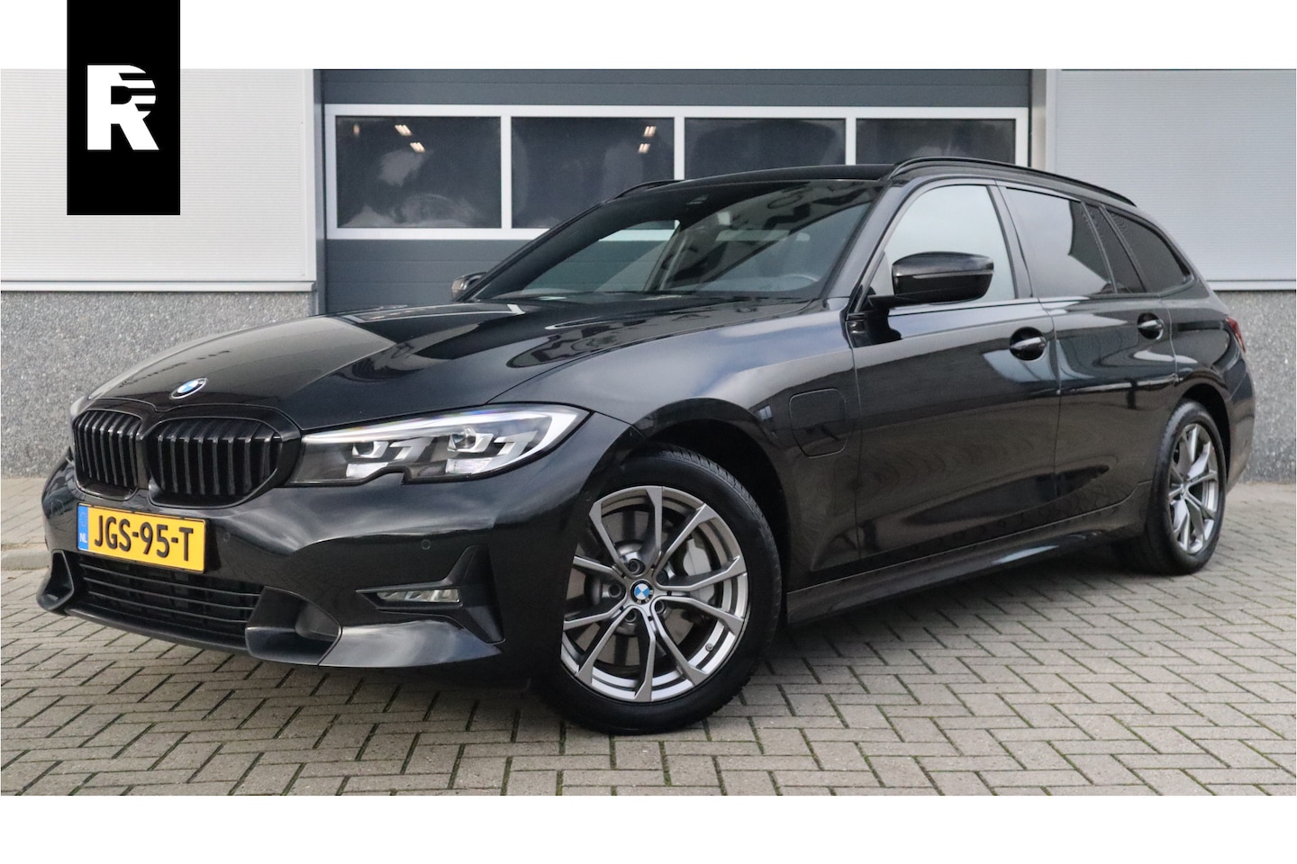 BMW 3-serie Touring - 330e Sport Line / SOH 95% / Hifi / Camera / Sportstoelen / - AutoWereld.nl