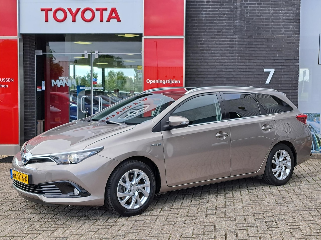 Toyota Auris Touring Sports - 1.8 Hybrid Lease Pro PANORAMADAK APPLE CARPLAY /ANDROID AUTO AIRCO - AutoWereld.nl