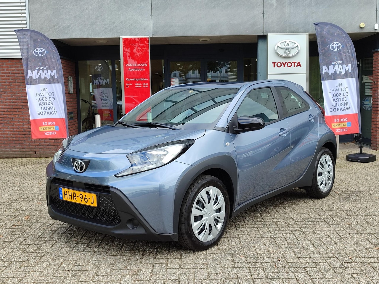 Toyota Aygo X - 1.0 VVT-i MT Play AIRCO AD-CRUISE CAMERA APPLE/ANDROID EL-RAMEN/SPIEGELS NL-AUTO - AutoWereld.nl