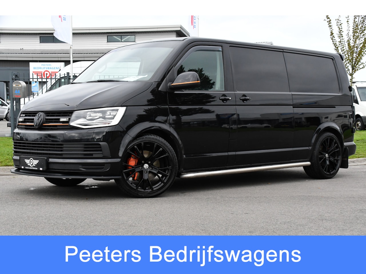 Volkswagen Transporter - 2.0 TDI L2H1 4Motion Black Edition Cruise, LED, Carplay, Sensoren, Stoelverwarming, Multim - AutoWereld.nl