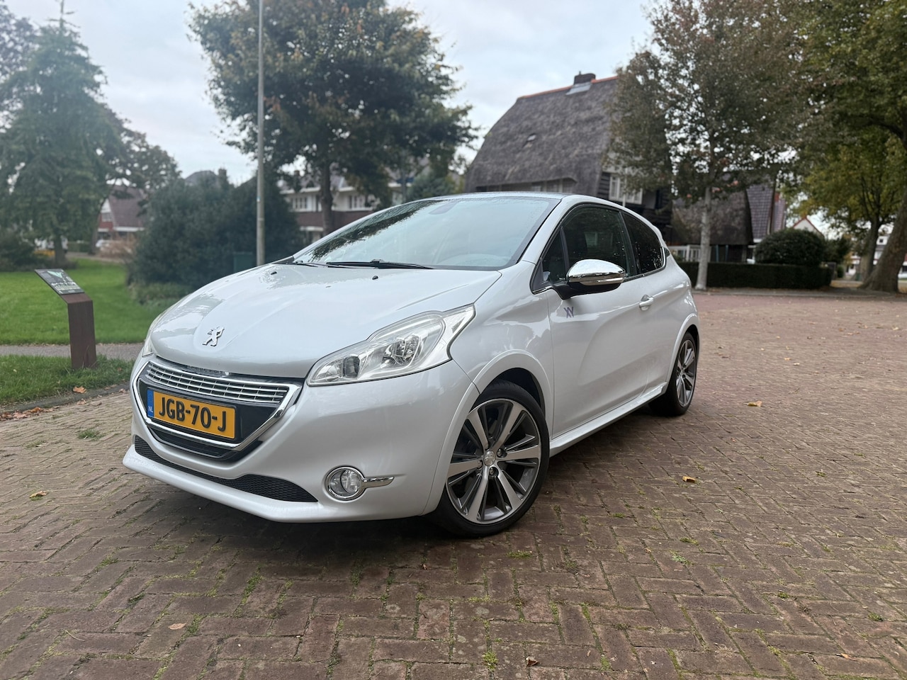 Peugeot 208 - 1.6 THP XY | Panorama dak | PDC | Cruise | Clima - AutoWereld.nl