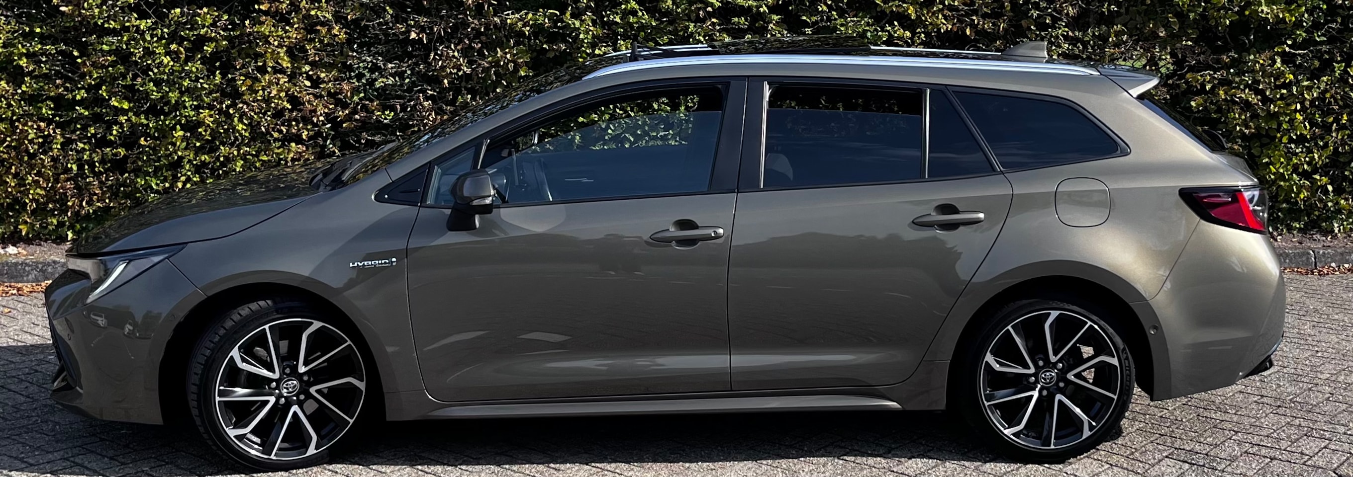 Toyota Corolla Touring Sports - 2.0 Hybrid Business Sport Intro - AutoWereld.nl