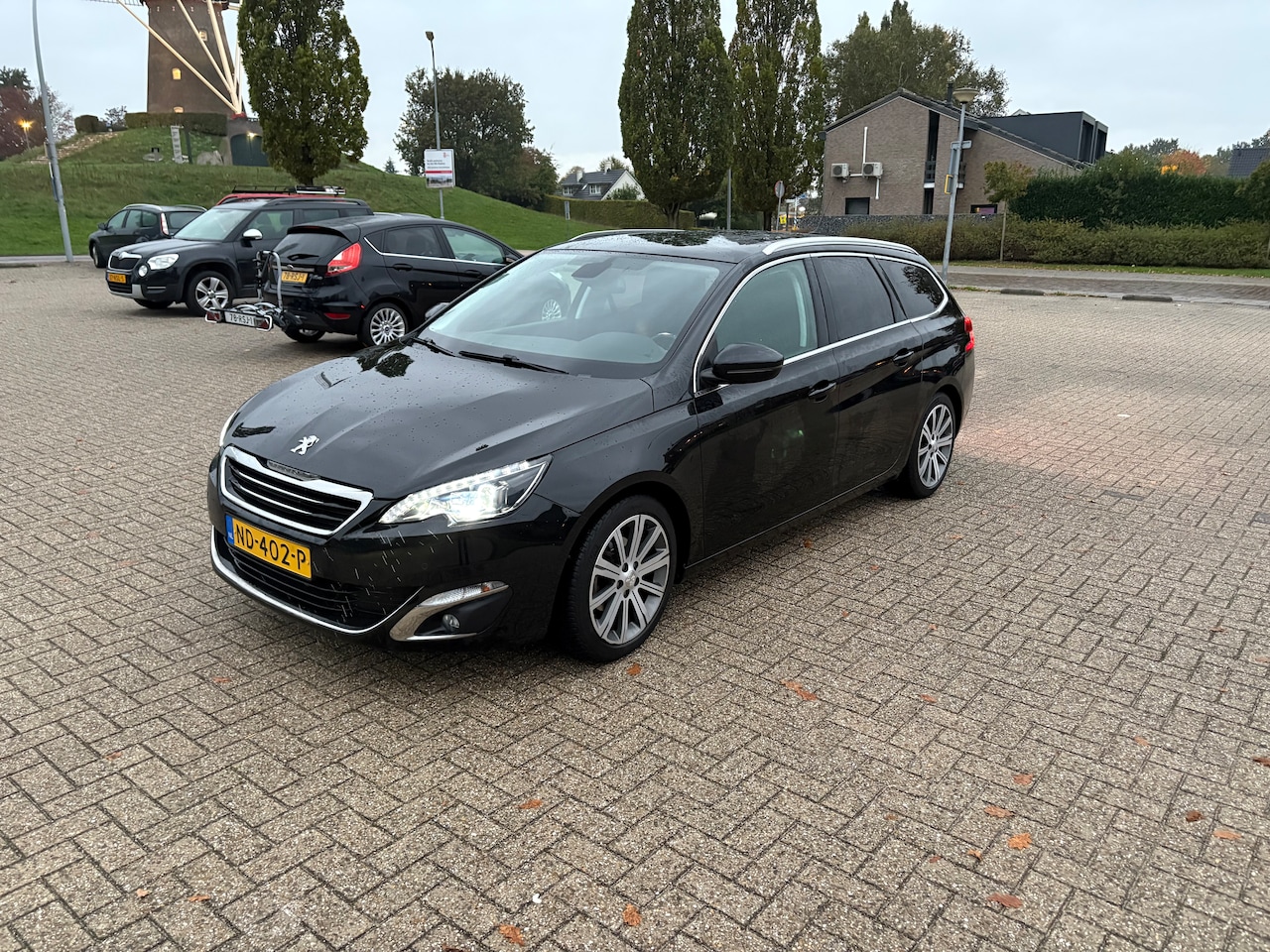 Peugeot 308 SW - 1.2 PureTech Allure Afneembare trekhaak, Pano, Navi, Adaptive Cruise Control - AutoWereld.nl