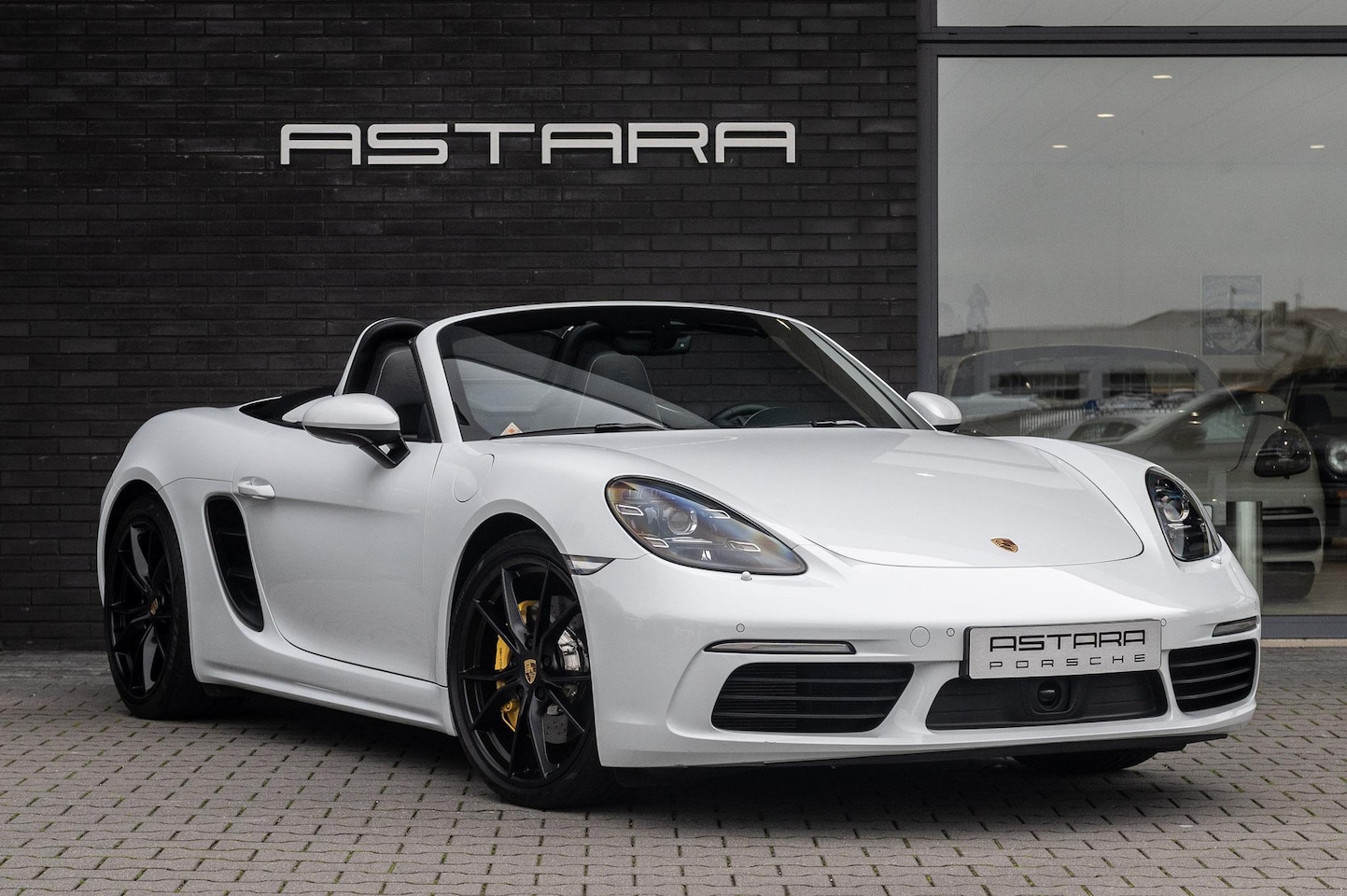 Porsche 718 Boxster S - | PCCB | Stoelventilatie | ACC - AutoWereld.nl