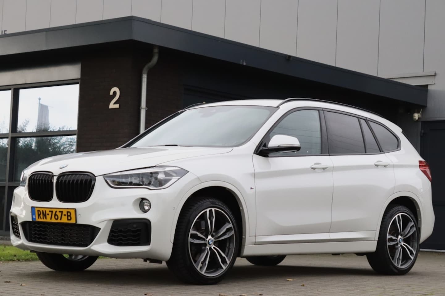 BMW X1 - sDrive20i M Sport 192PK Leder Trekhaak 19inch - AutoWereld.nl