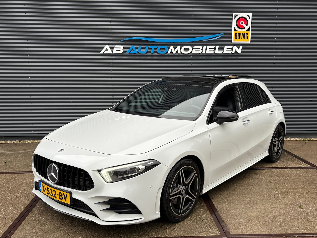 Mercedes-Benz A-klasse - 180 AMG NIGHT PAKKET/ SFEER/ PANO/ CAMERA - AutoWereld.nl