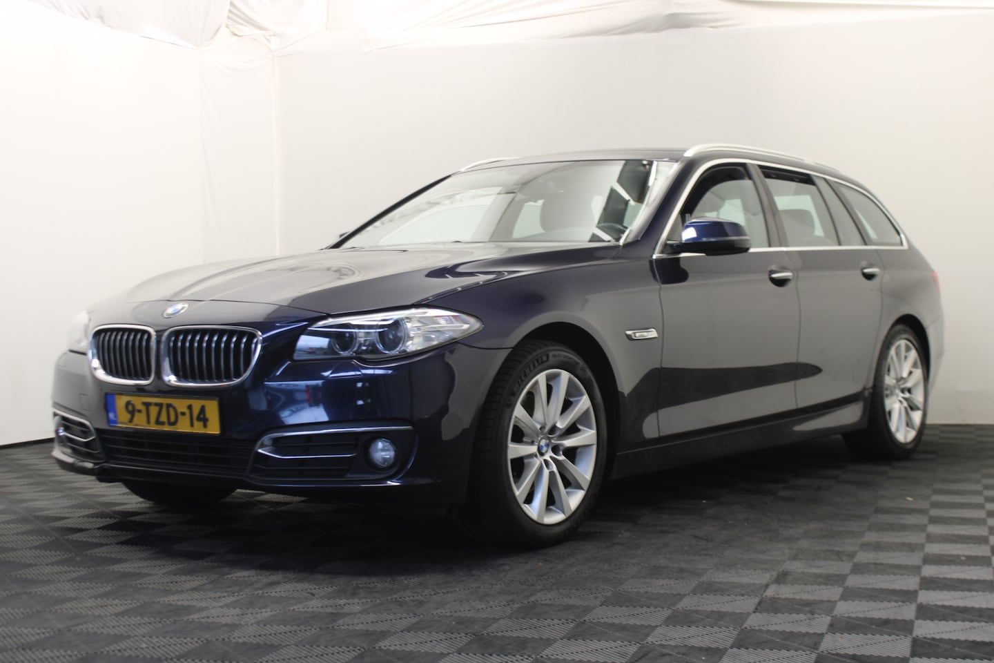 BMW 5-serie Touring - 520i Last Minute Edition 520i Last Minute Edition - AutoWereld.nl