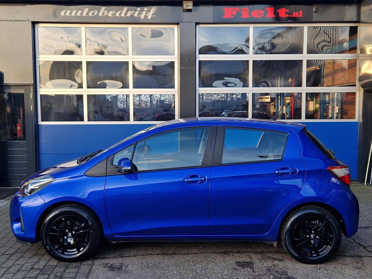 Toyota Yaris - 1.0 VVT-i Connect / Dealer onderhouden / All season banden / Cruise control / Bluetooth / - AutoWereld.nl