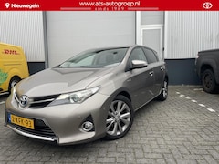Toyota Auris - 1.8 Hybrid business HB | Parkeersensoren voor en achter | verwarmde Stoelen | 17 '' LM met
