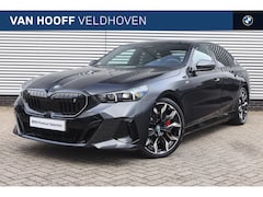 BMW i5 - eDrive40 M Sport / Panoramadak / Trekhaak / Adaptieve LED / Comfort Access / Stoelverwarmi