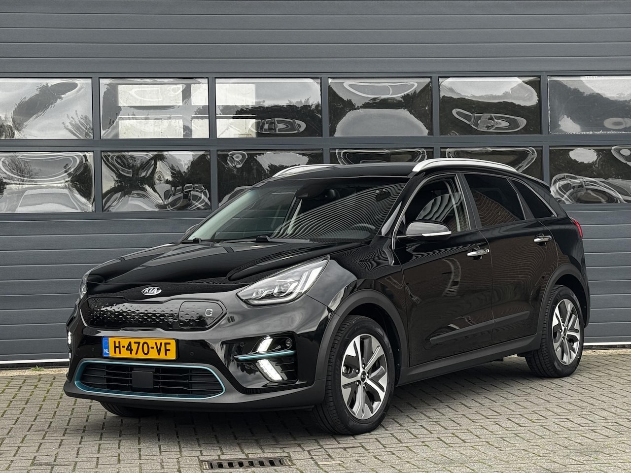 Kia e-Niro - EXECUTIVELINE 64 kWh I FASE 3 I ACCU = 100% I P-CAMERA I STOELVERWARMING I LEDEREN BEKLEDI - AutoWereld.nl