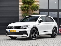 Volkswagen Tiguan - 2.0 TSI 4Motion Highline Business R / Wegklapbare Trekhaak / Panoromadak / Stoelverwarming
