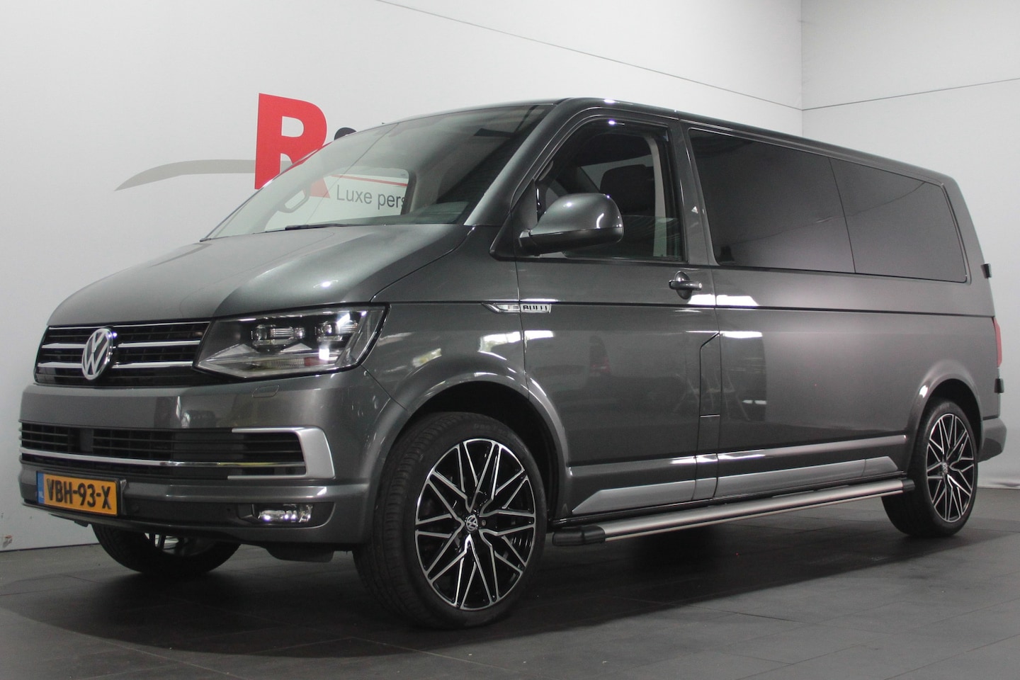 Volkswagen Transporter - 2.0 TDI L2H1 Highline - Carplay / PDC / Cruise - AutoWereld.nl