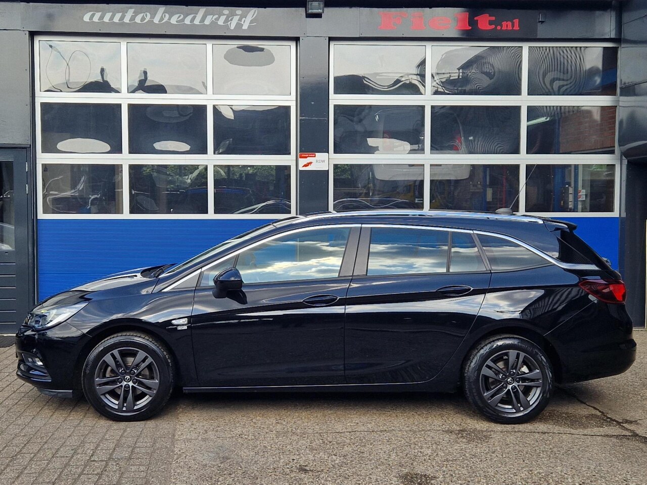 Opel Astra Sports Tourer - 1.0 Turbo 120 Jaar Edition / Apple carplay / Cruise control / Navigatie / Origineel NL - AutoWereld.nl