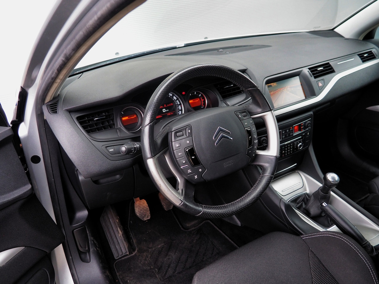 Citroën C5 - 2.0i 16v Ligne Business CLIMA CRUISE PARKEER S. NAVI